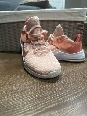 Nike Coral Peach Lightweight Training Sneakers